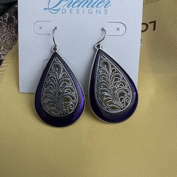 Premier Designs earrings - Picture 2 of 2